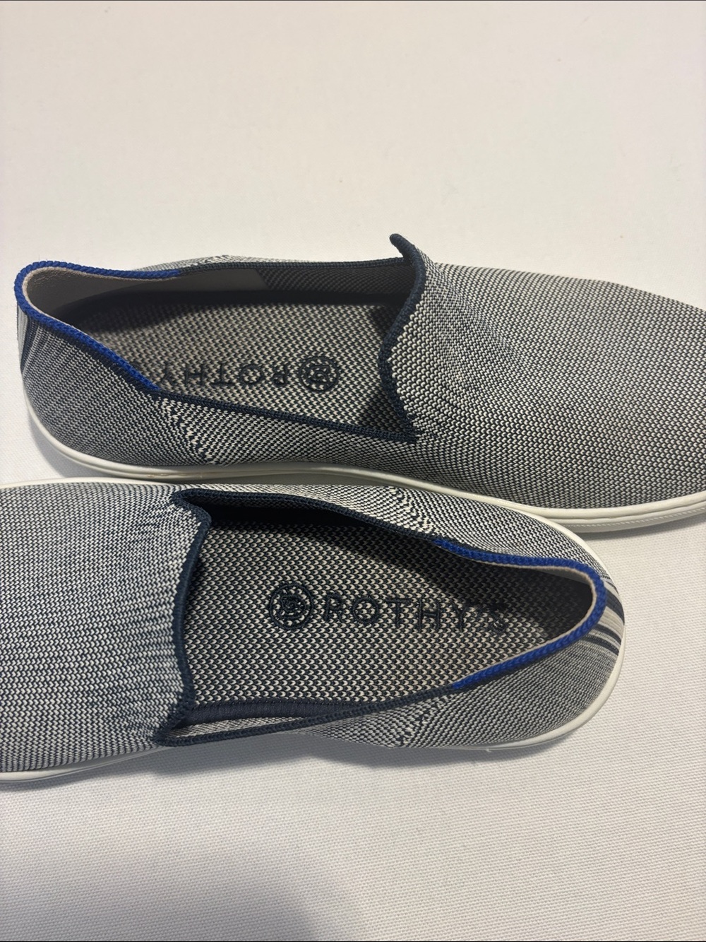 Rothy's women’s Slip-On Cream/Navy Knit fabric Loafer Sneakers. Size 8.5 - Picture 5 of 8